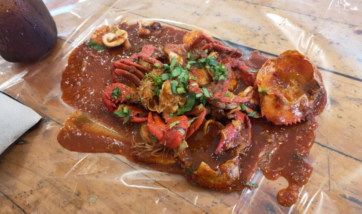 makan seafood tumpah